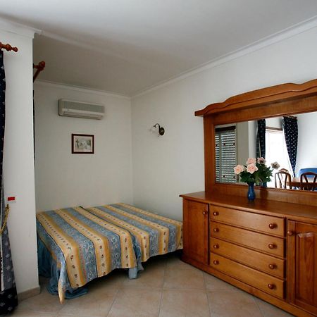 Apartamentos Coral Do Vau Portimão Exteriör bild