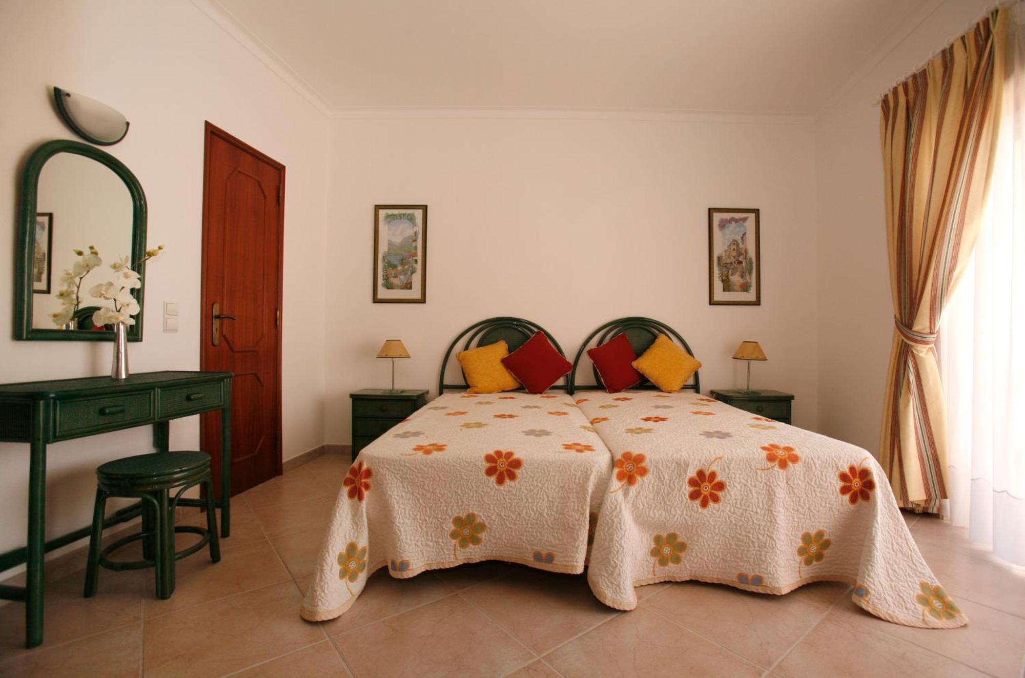 Apartamentos Coral Do Vau Portimão Exteriör bild