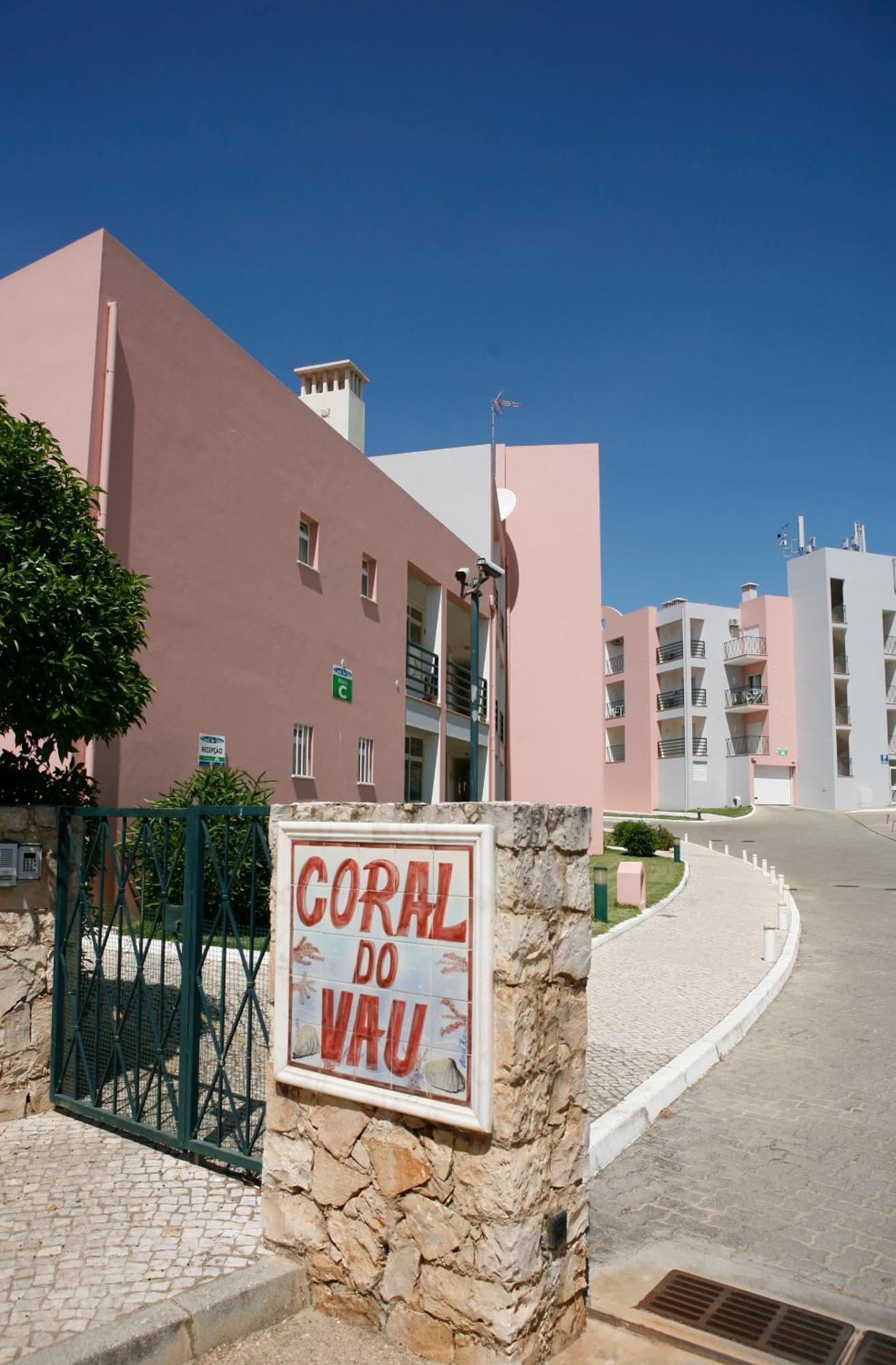 Apartamentos Coral Do Vau Portimão Exteriör bild